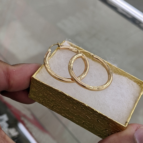 10kt Real Gold Hoop Earring - Picture 2 of 10